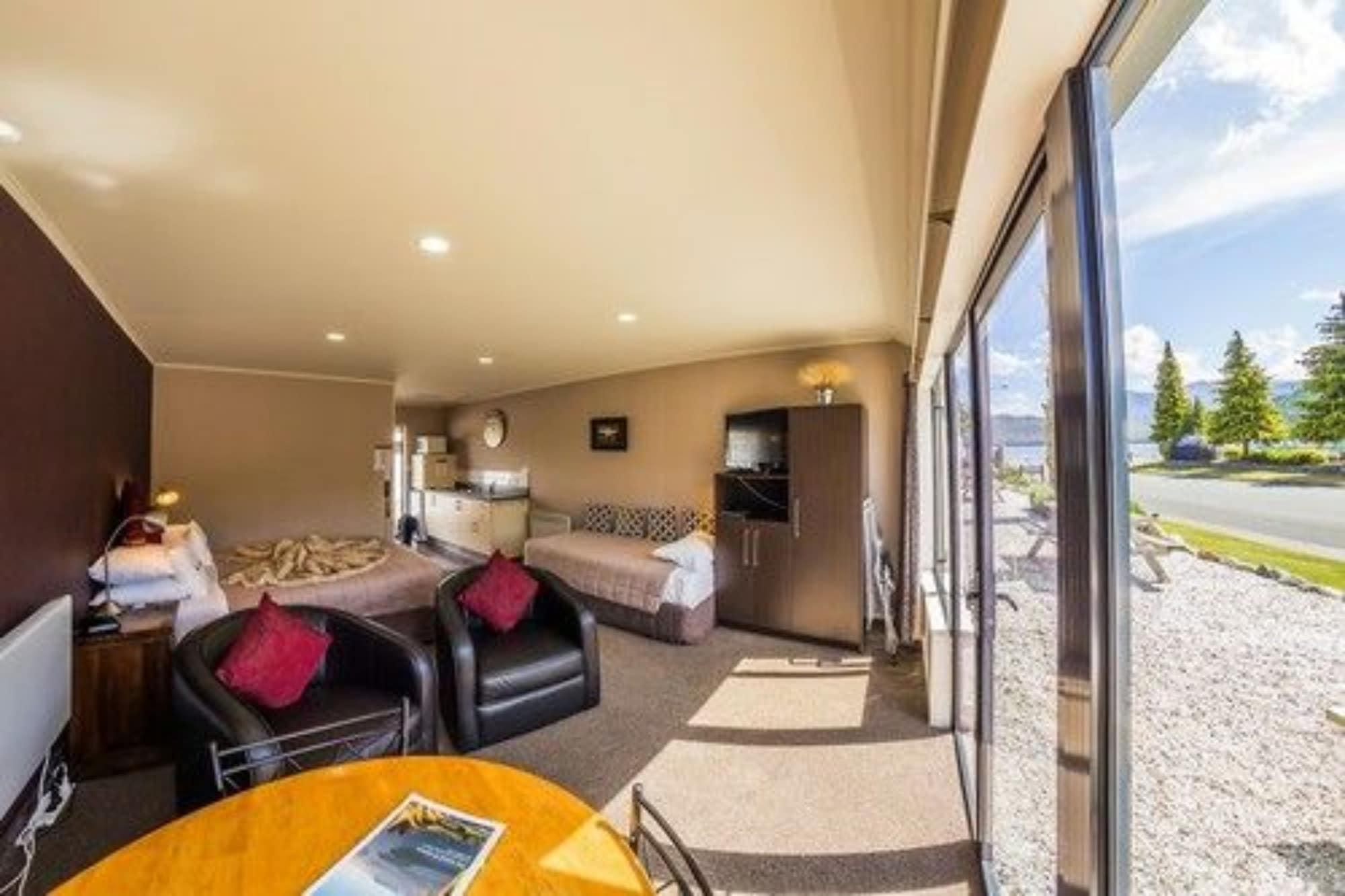 Lakefront Lodge Te Anau Exterior foto