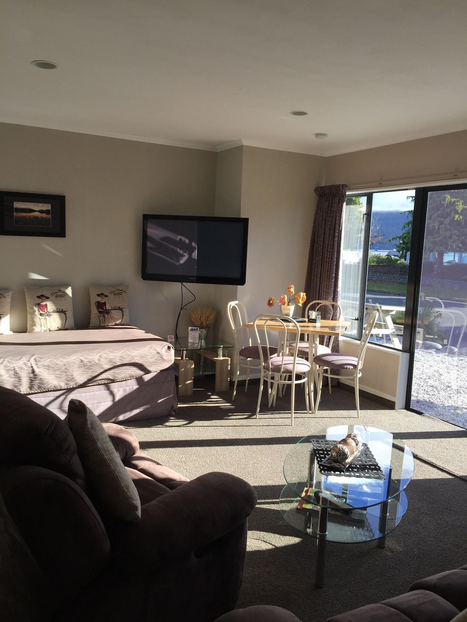 Lakefront Lodge Te Anau Exterior foto