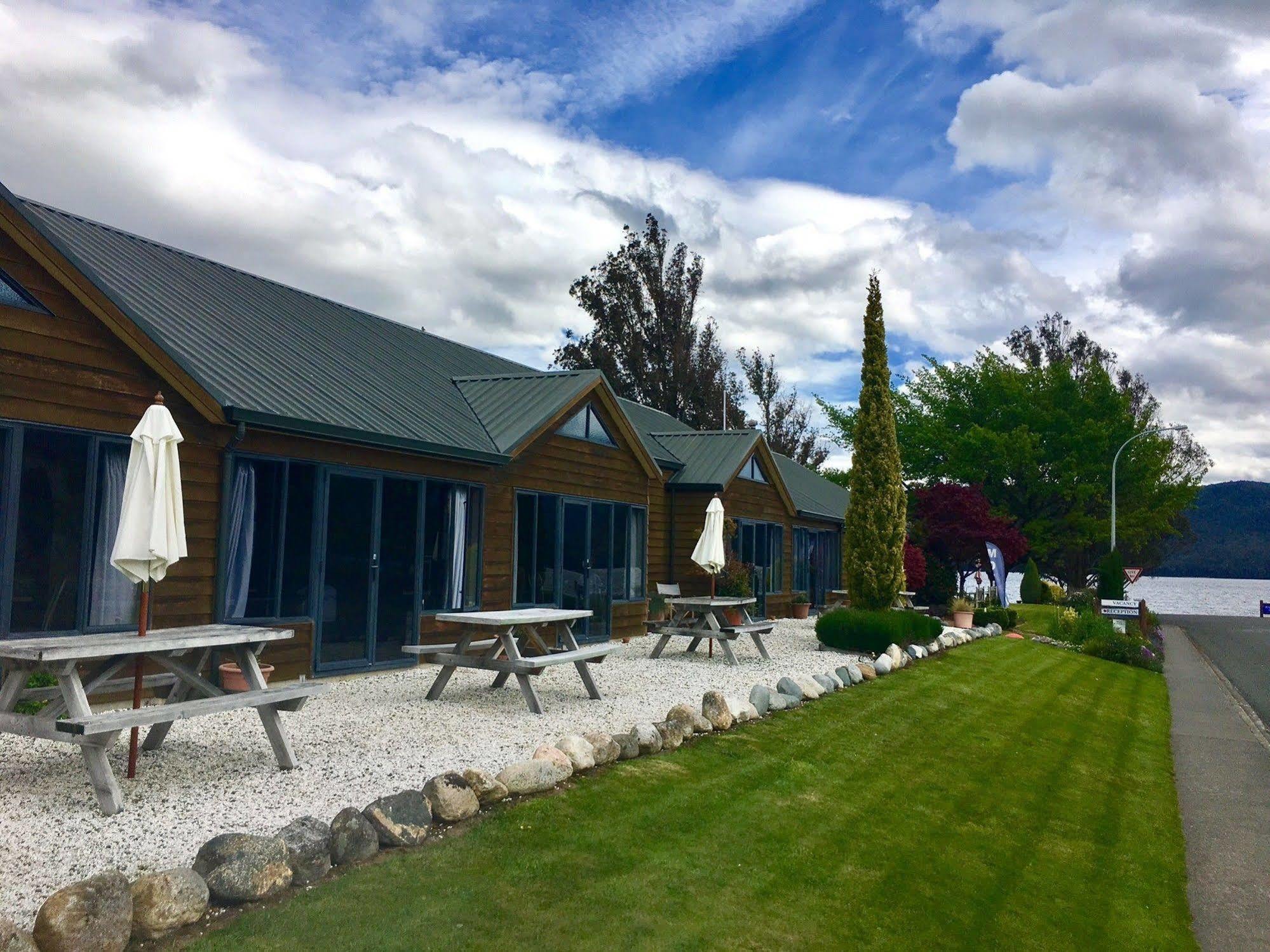 Lakefront Lodge Te Anau Exterior foto